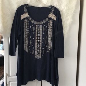 Casual, flowing women’s top
